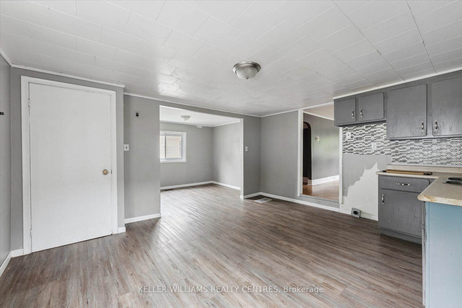230 John St