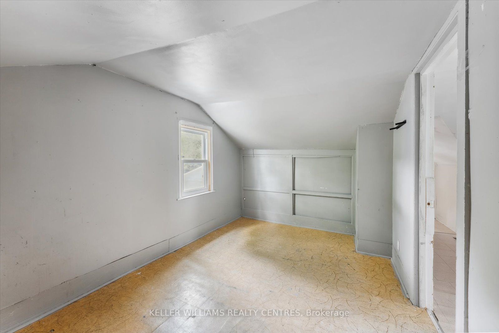 230 John St