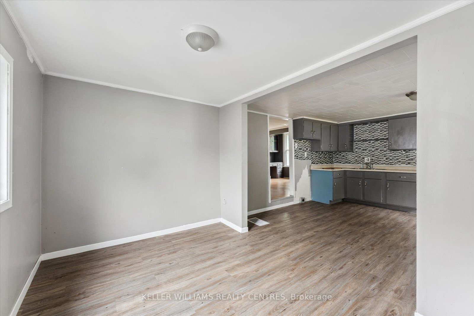 230 John St