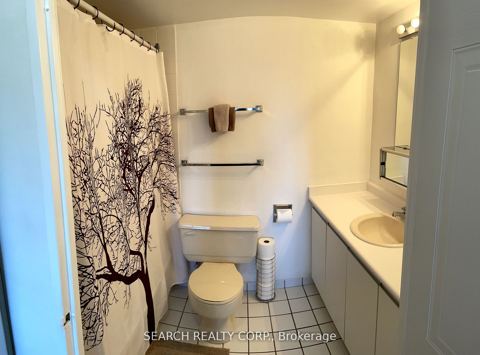 711 Rossland Rd E, #505