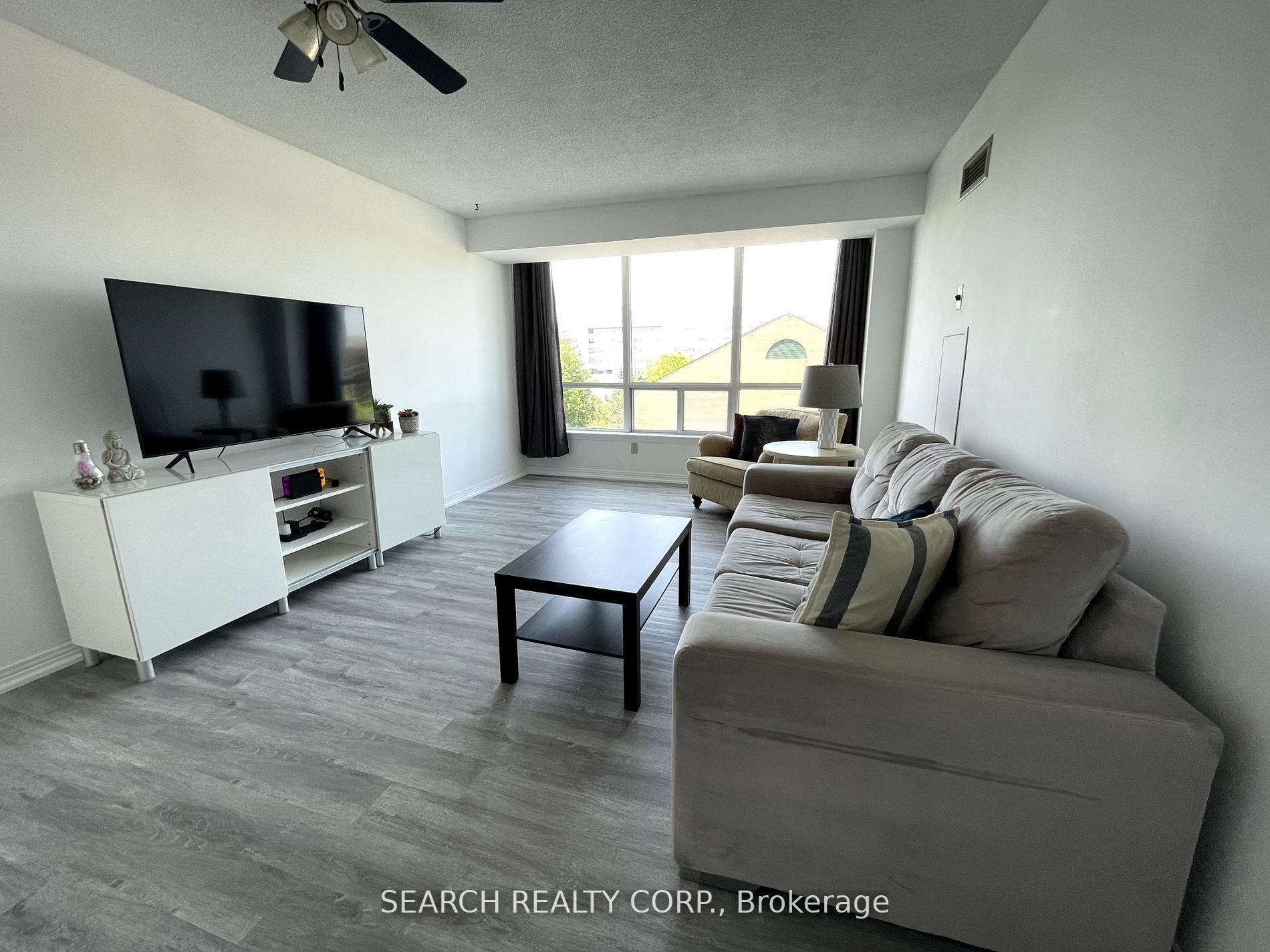 711 Rossland Rd E, #505