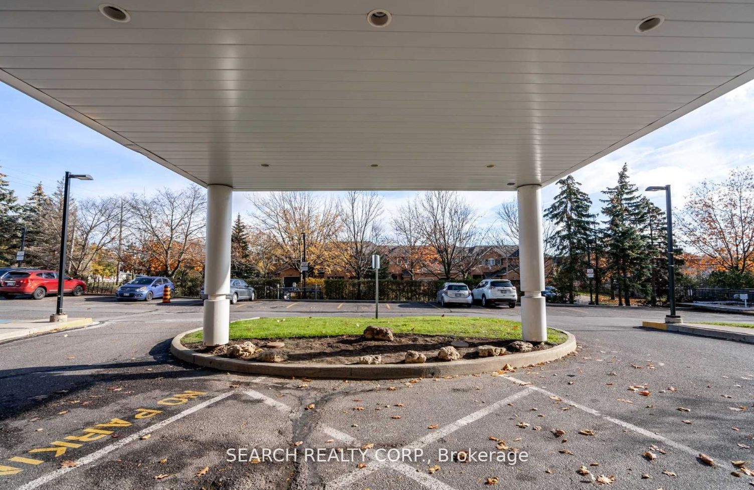 711 Rossland Rd E, #505