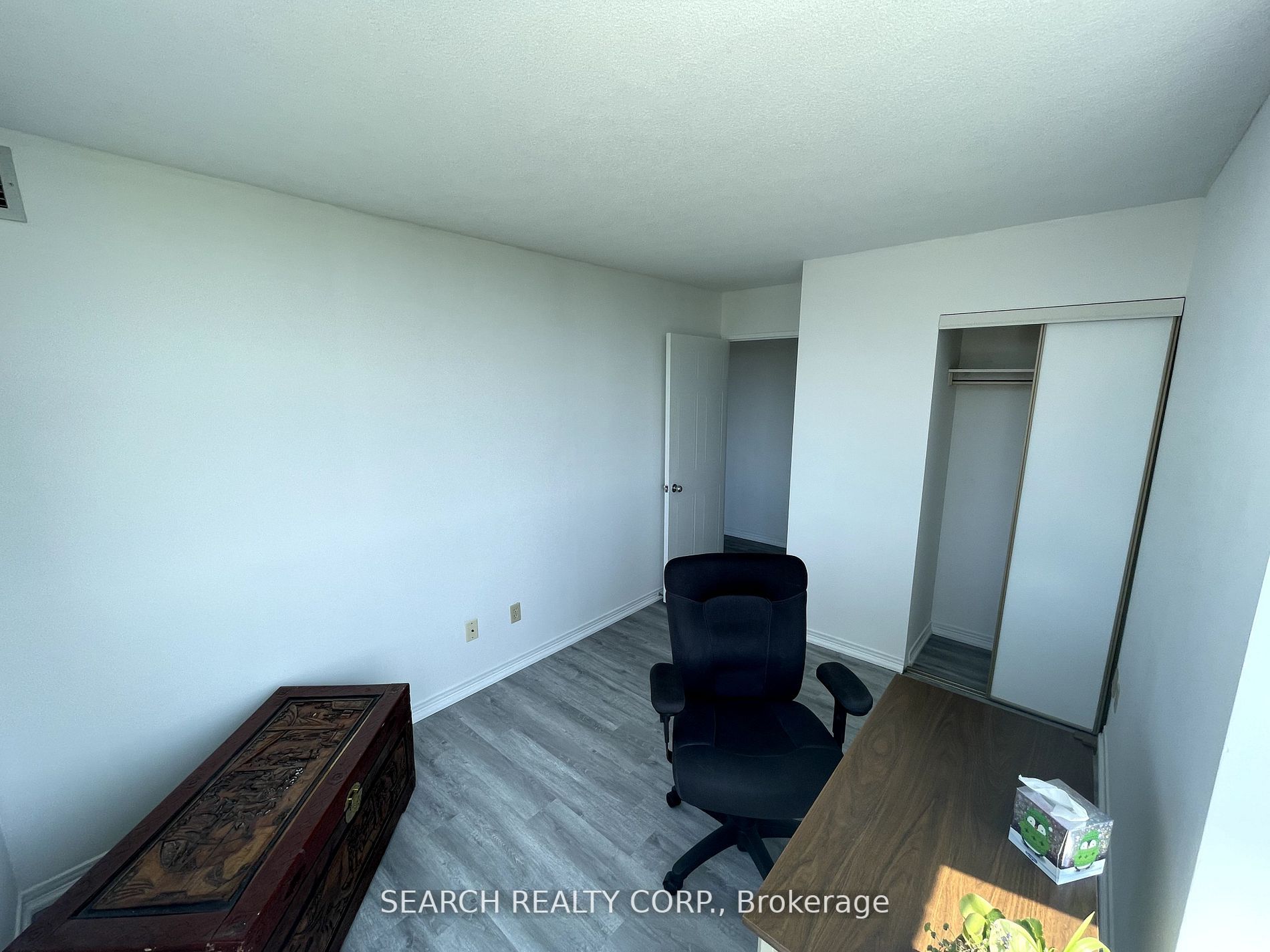 711 Rossland Rd E, #505
