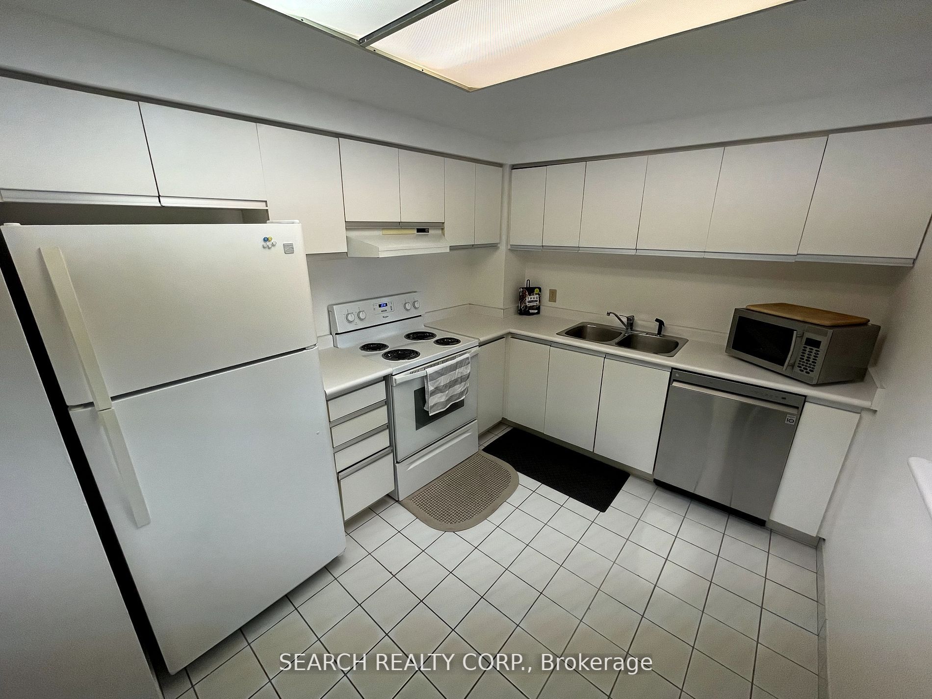 711 Rossland Rd E, #505