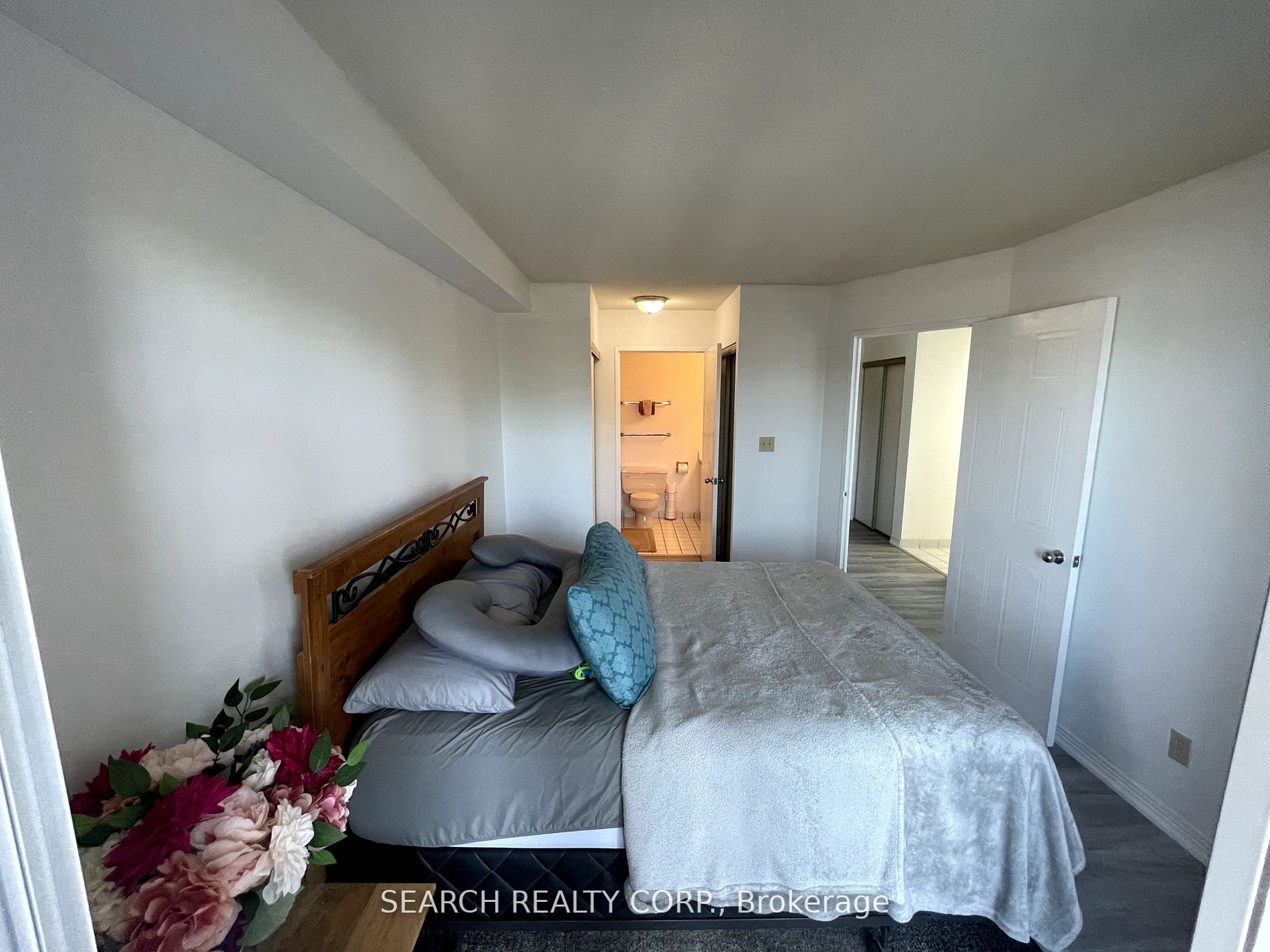 711 Rossland Rd E, #505