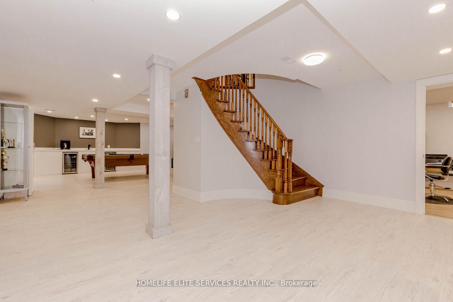 1812 Forestview Dr