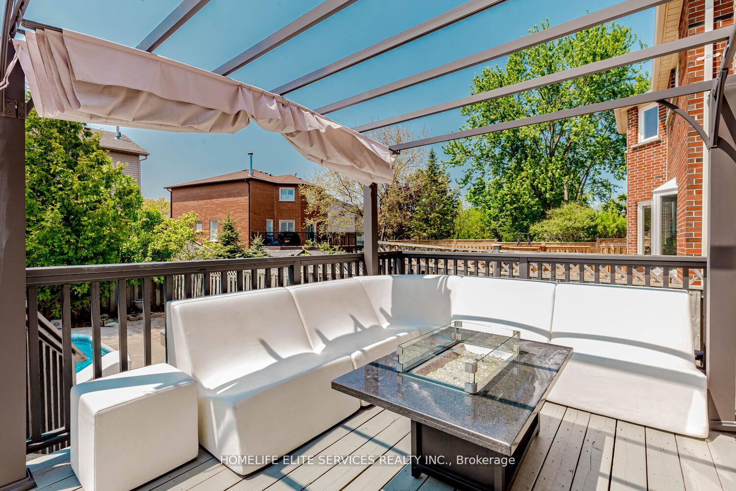 1812 Forestview Dr