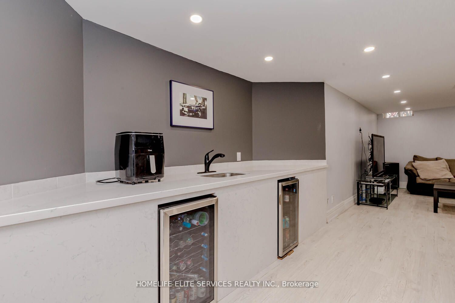 1812 Forestview Dr