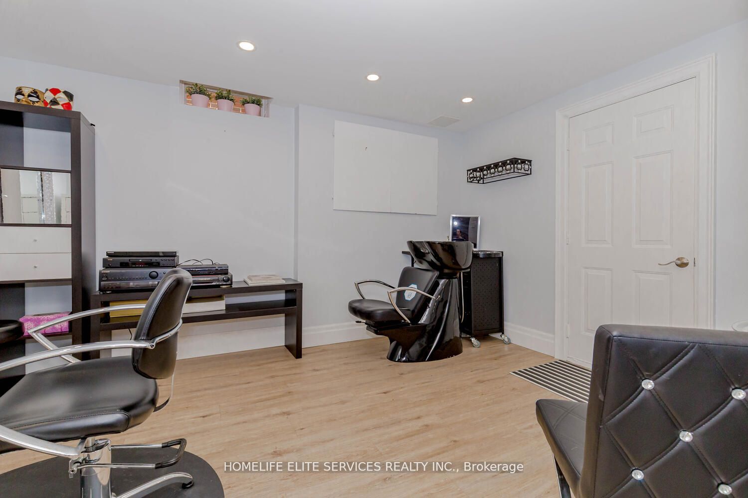 1812 Forestview Dr