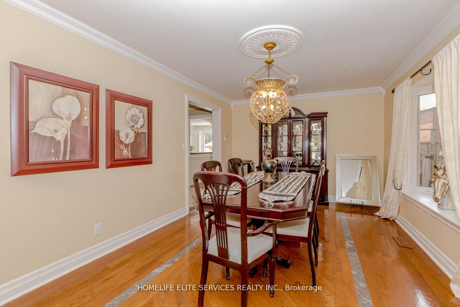 1812 Forestview Dr