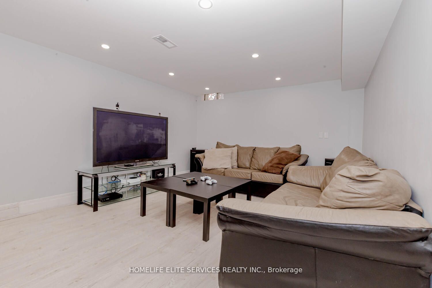 1812 Forestview Dr