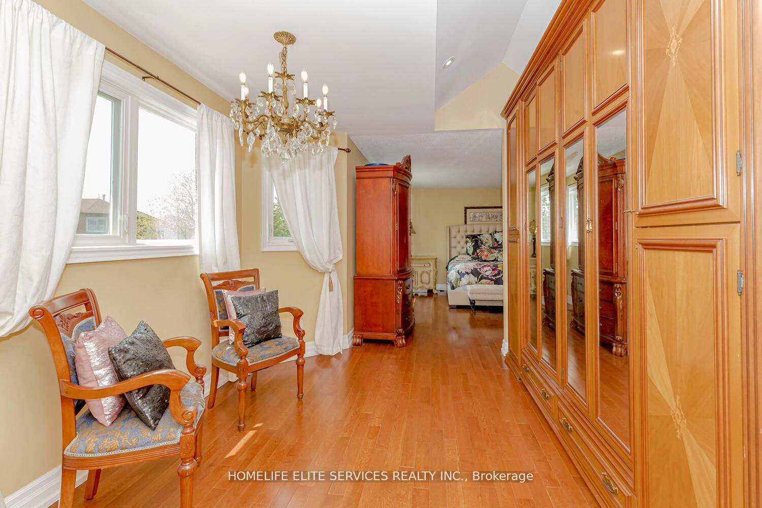 1812 Forestview Dr