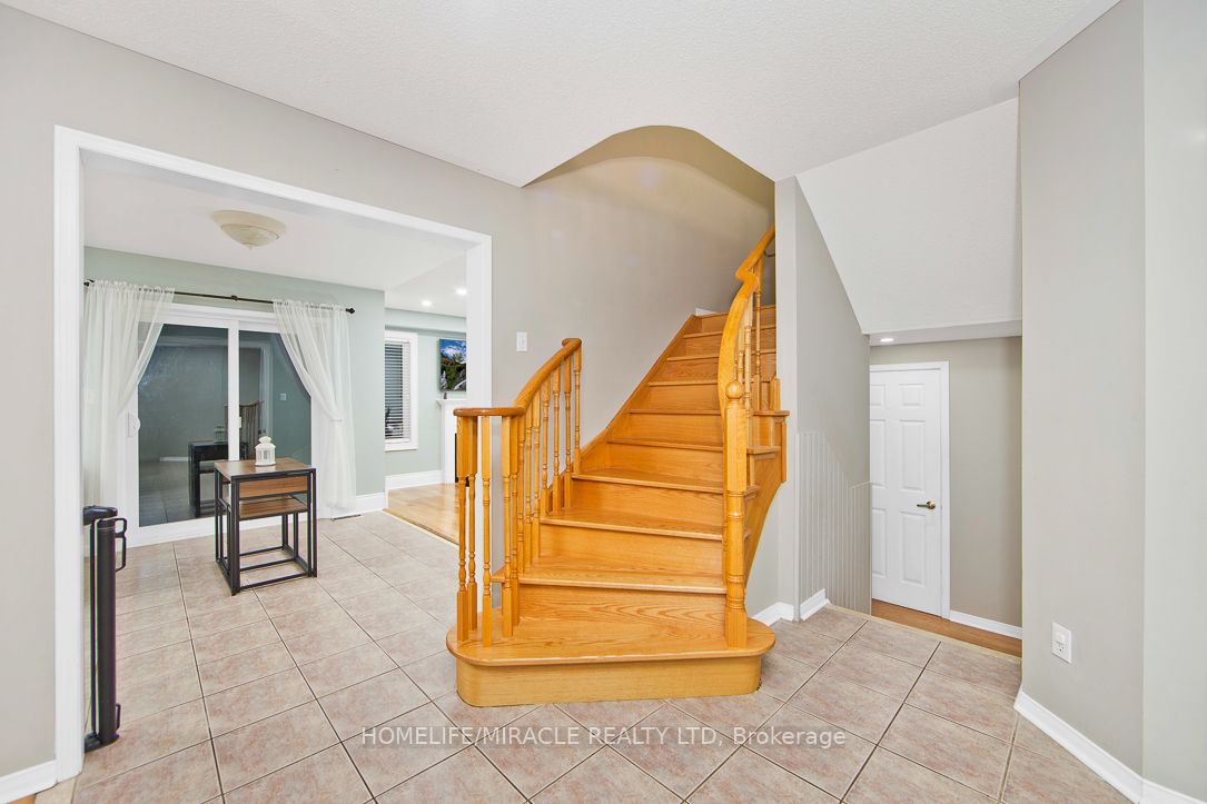 54 Sprucewood Cres