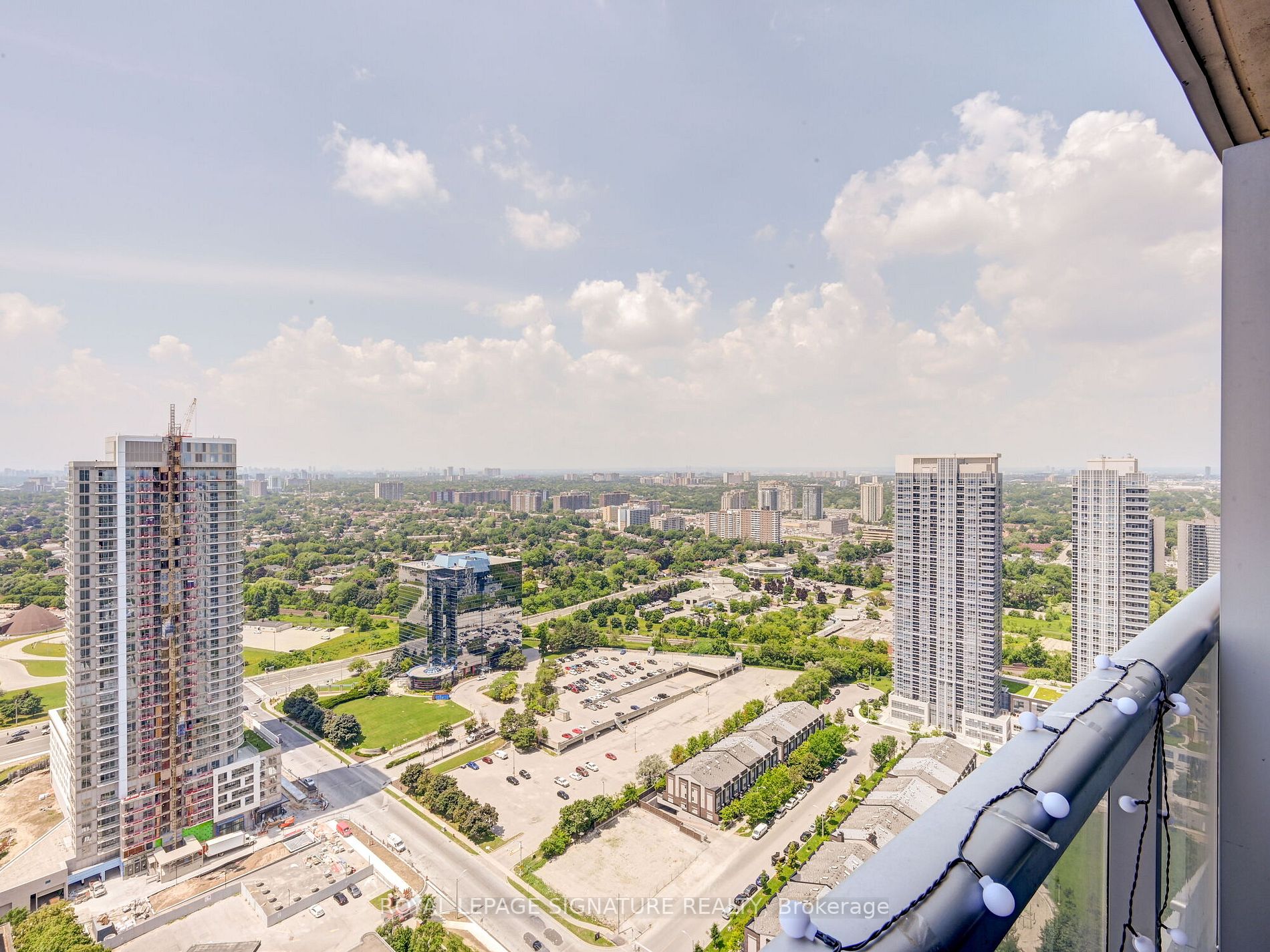 125 Village Green Sq, #3807