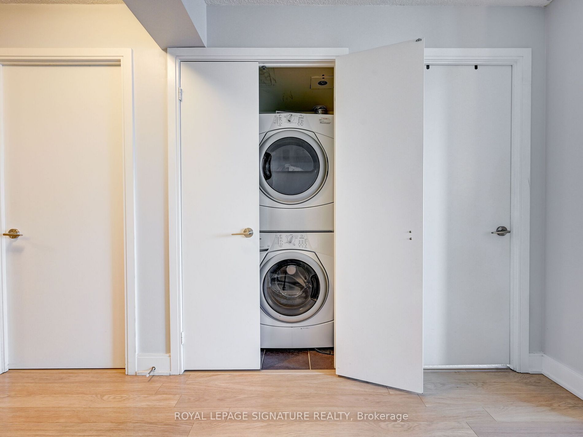 125 Village Green Sq, #3807