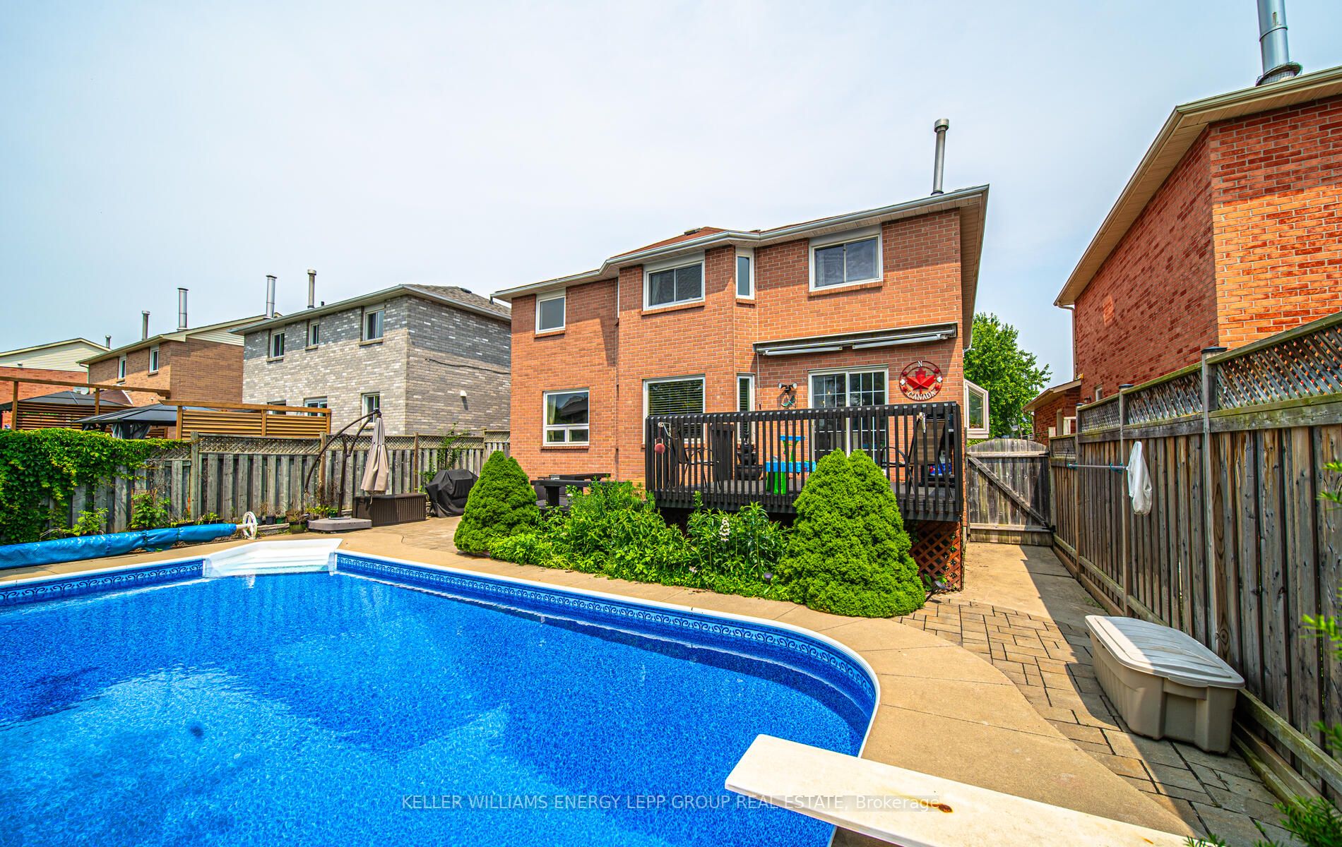 936 Mount Allan Ave
