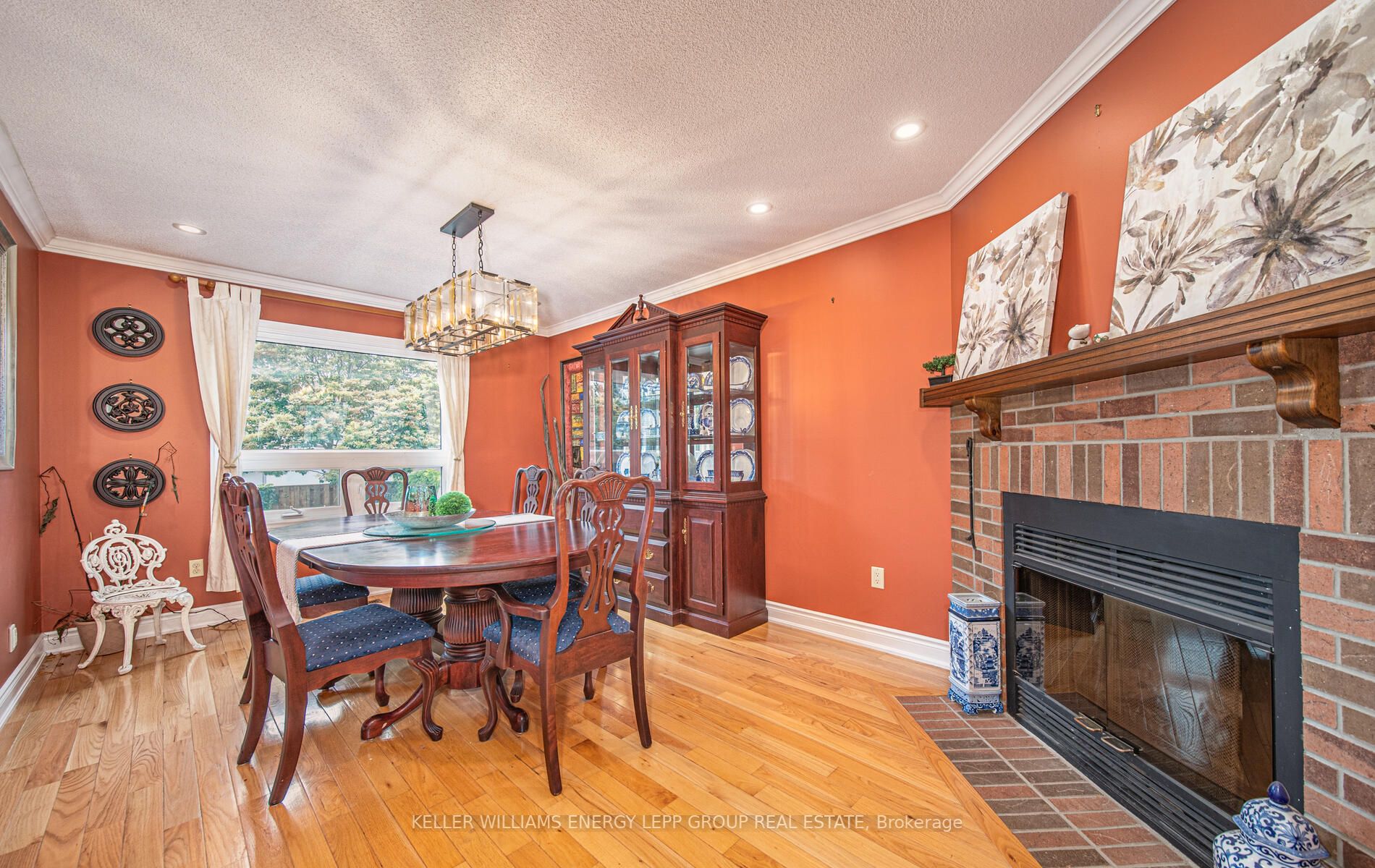 936 Mount Allan Ave