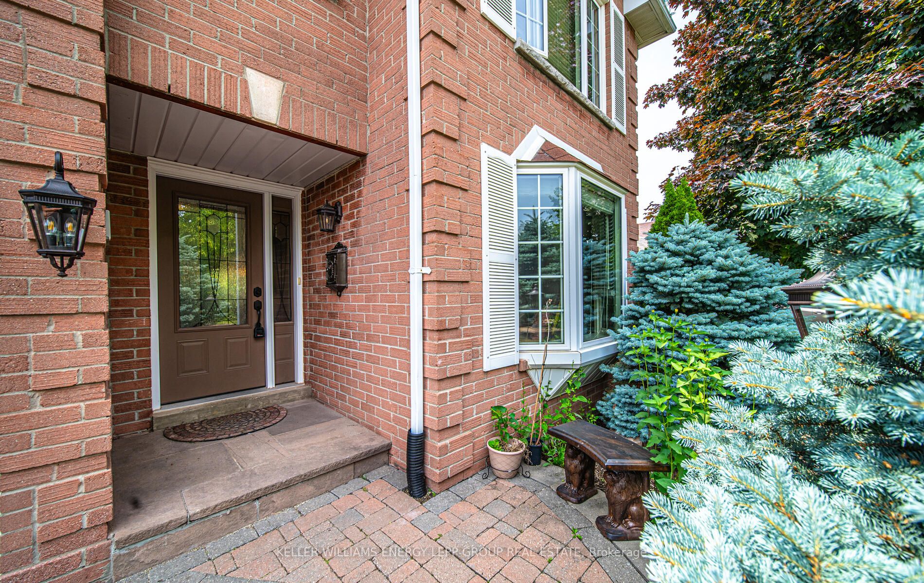 936 Mount Allan Ave