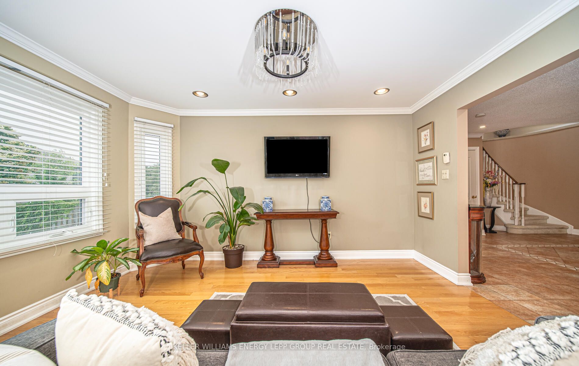 936 Mount Allan Ave