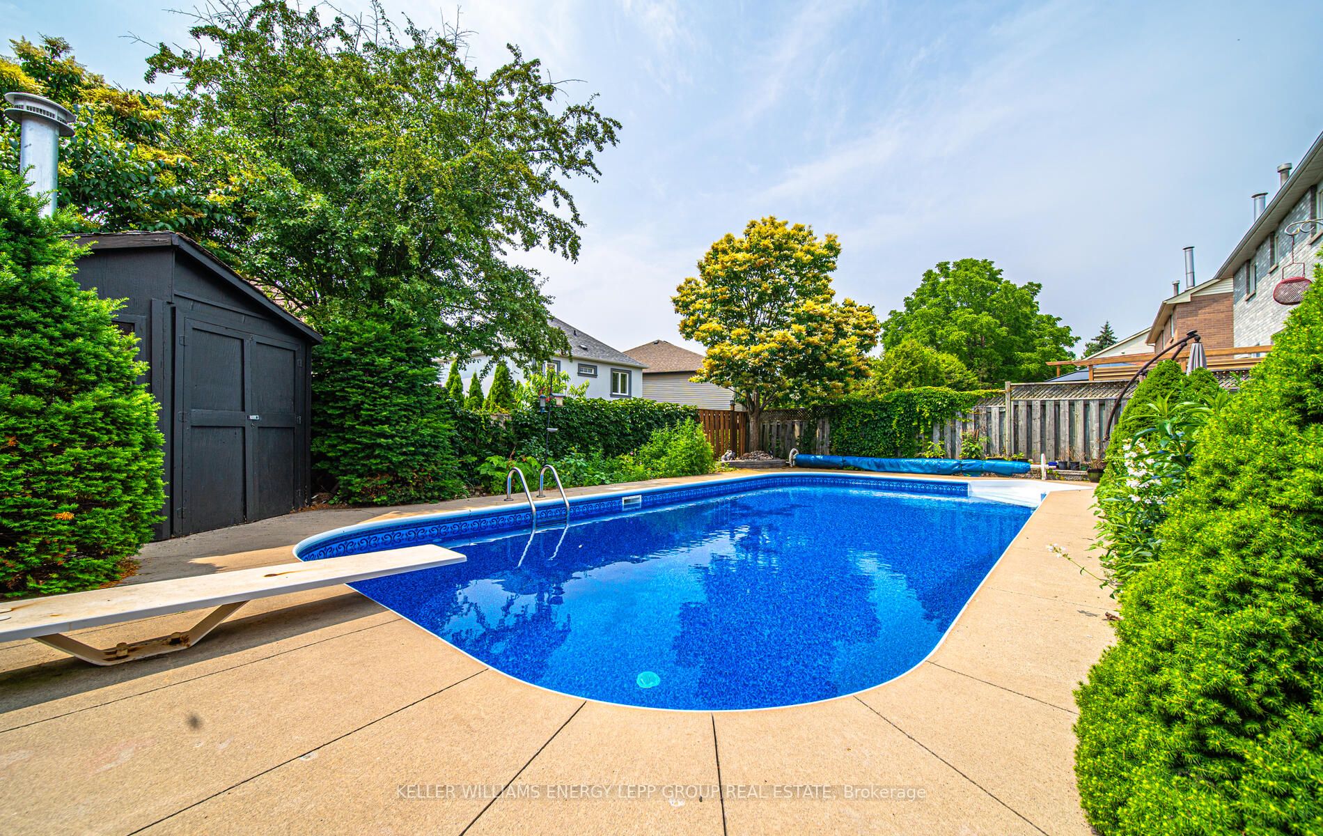 936 Mount Allan Ave