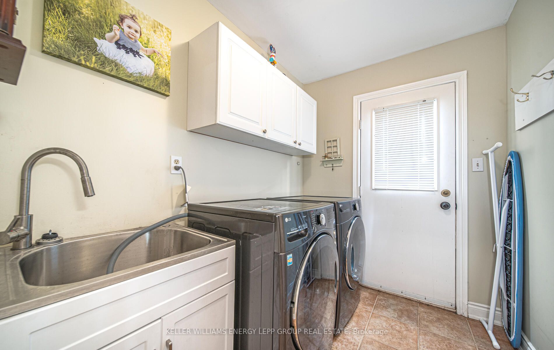 936 Mount Allan Ave