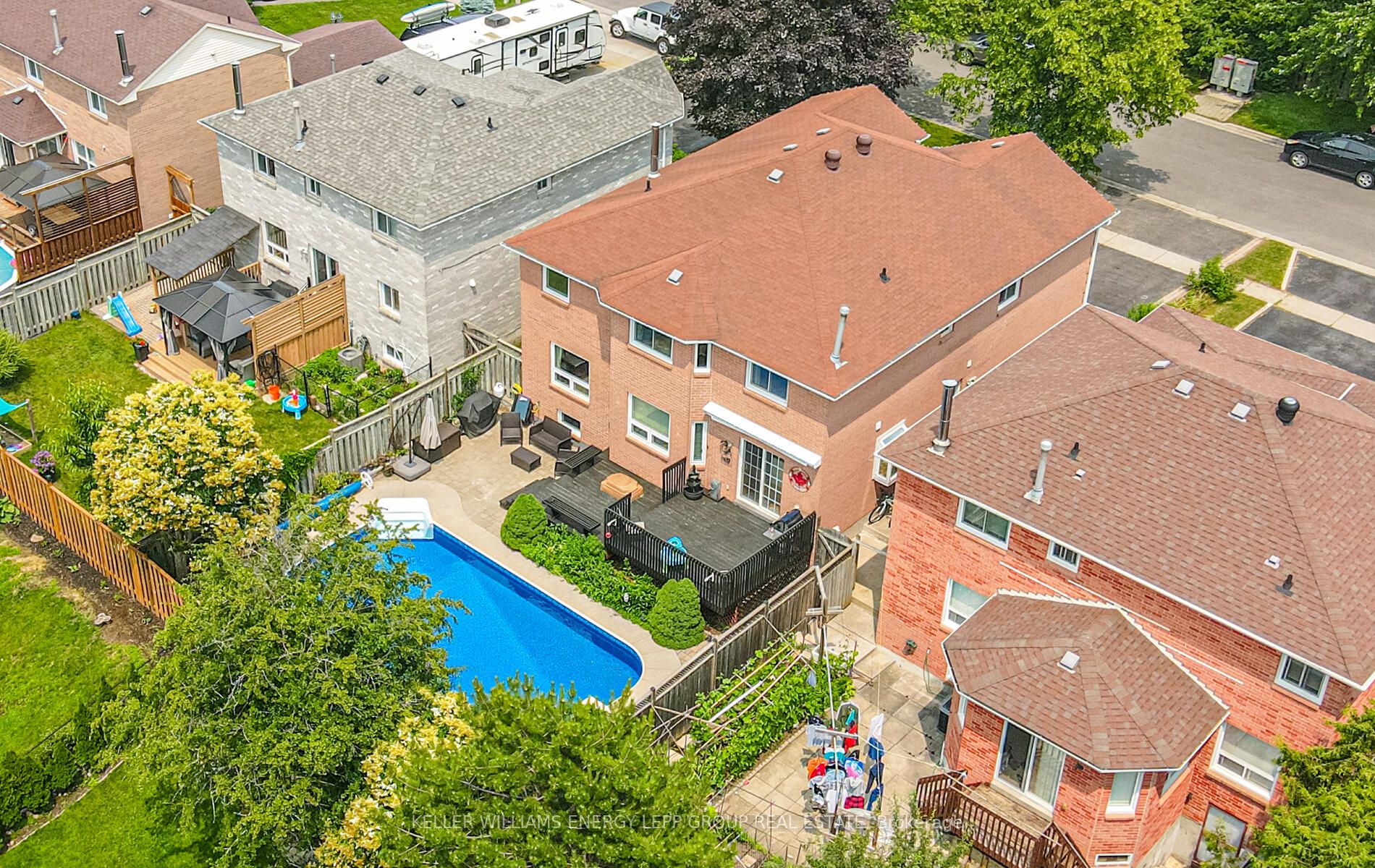936 Mount Allan Ave
