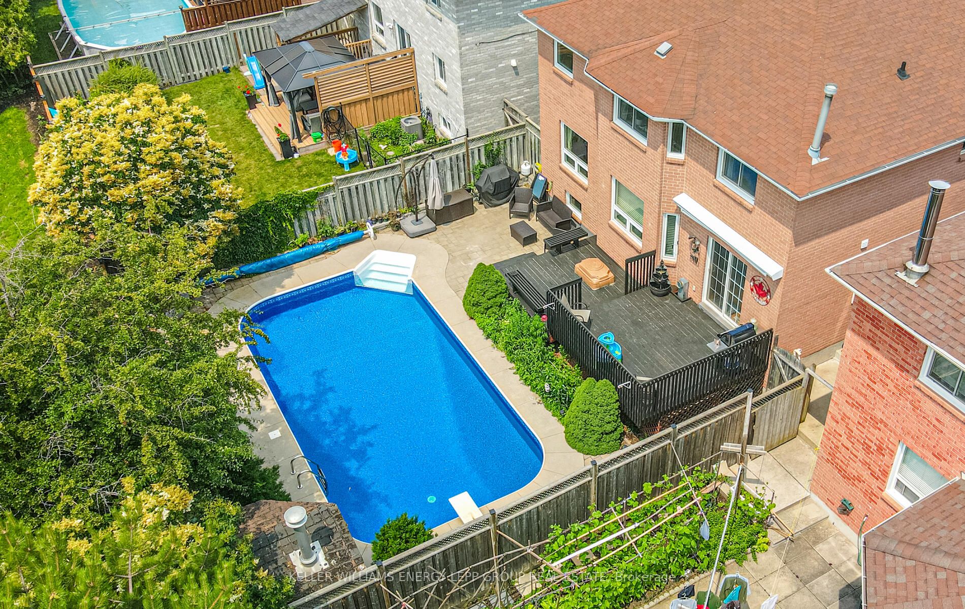 936 Mount Allan Ave