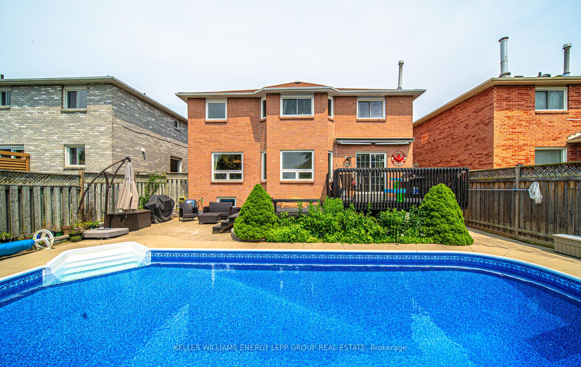 936 Mount Allan Ave