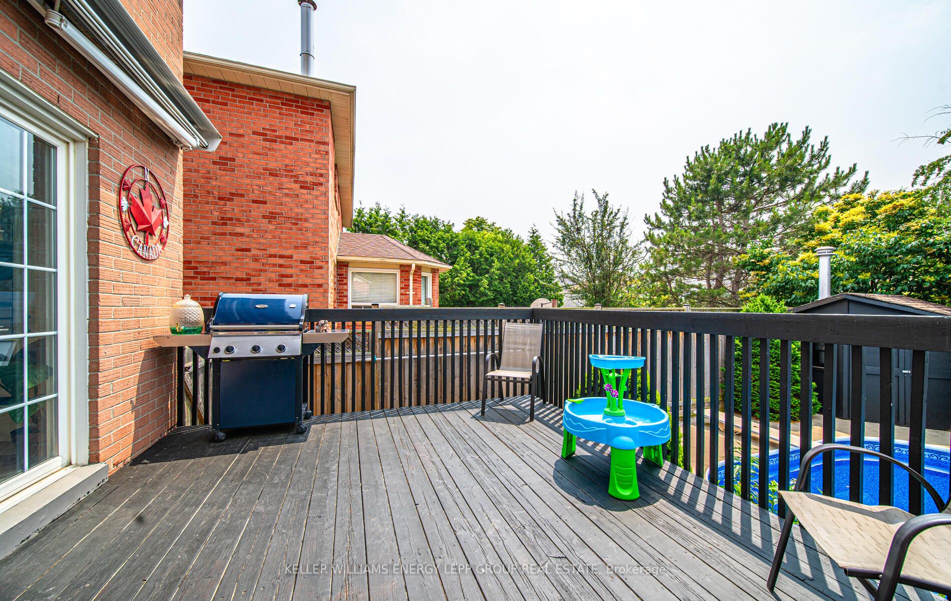 936 Mount Allan Ave