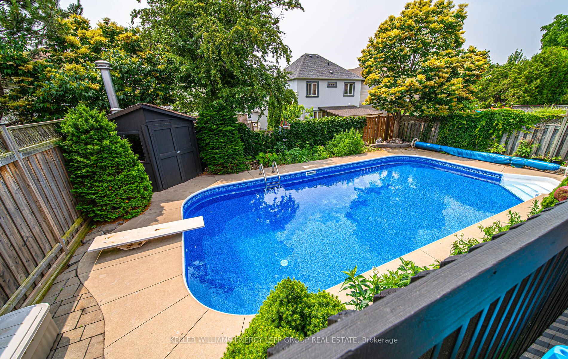 936 Mount Allan Ave