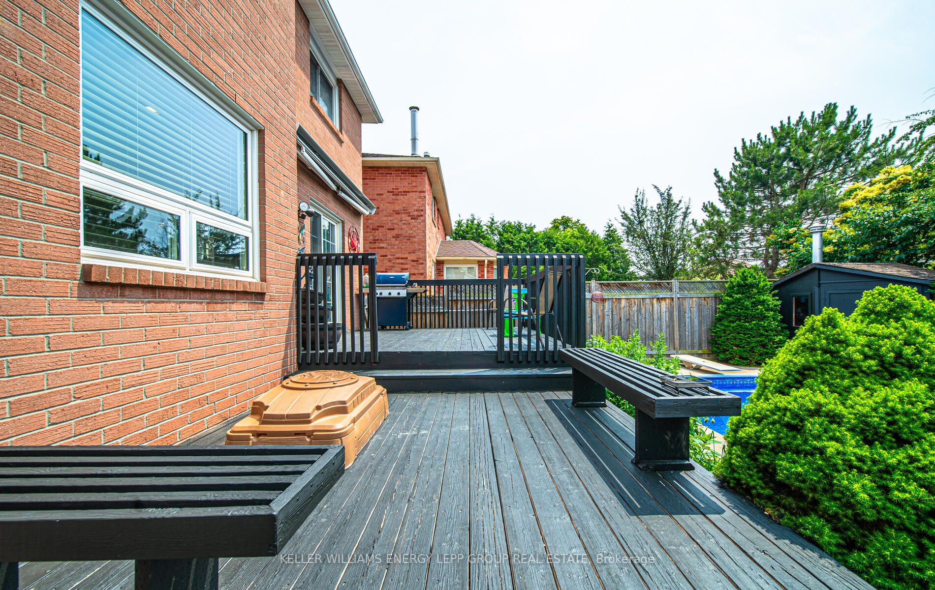 936 Mount Allan Ave