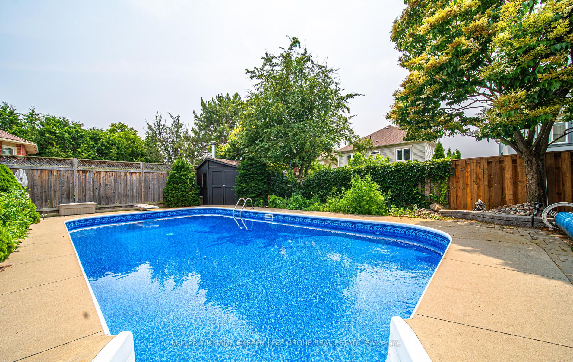 936 Mount Allan Ave