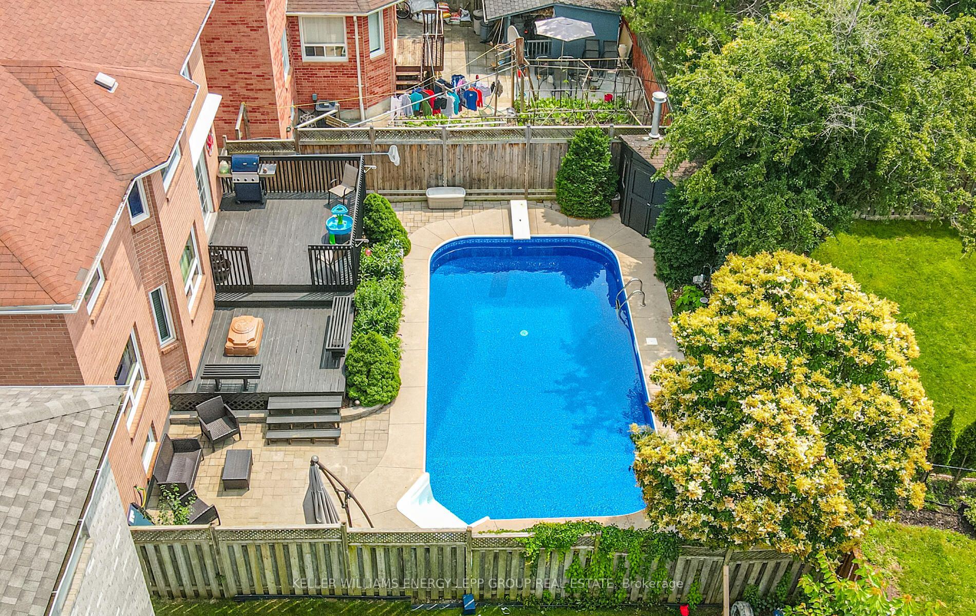 936 Mount Allan Ave