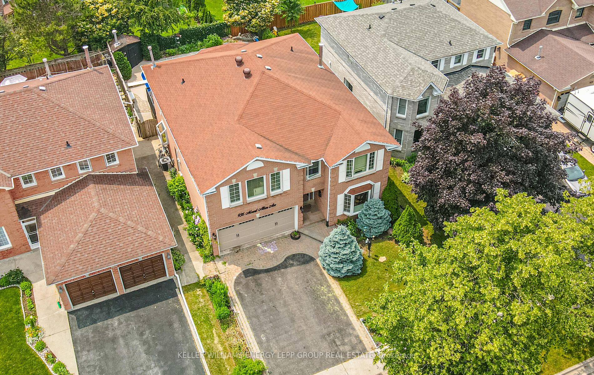 936 Mount Allan Ave