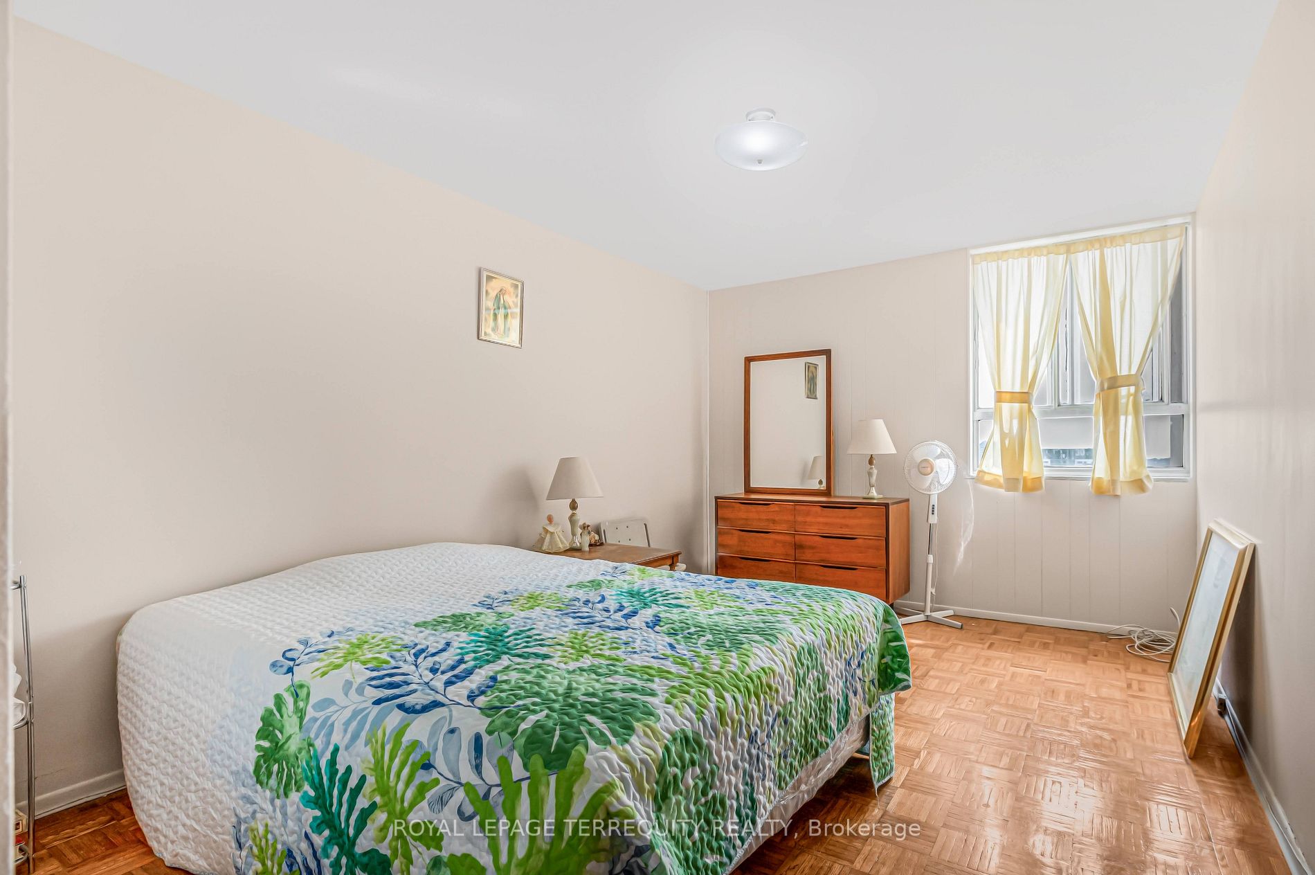 5 Massey Square, #2807