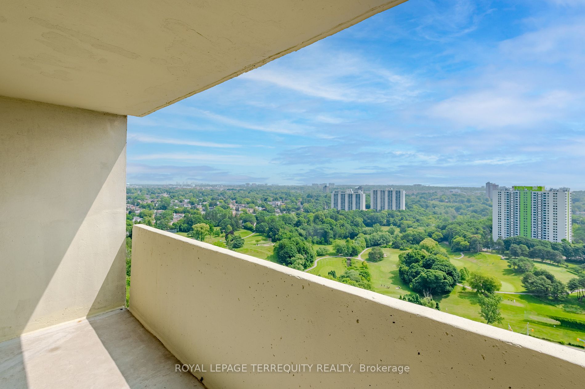 5 Massey Square, #2807