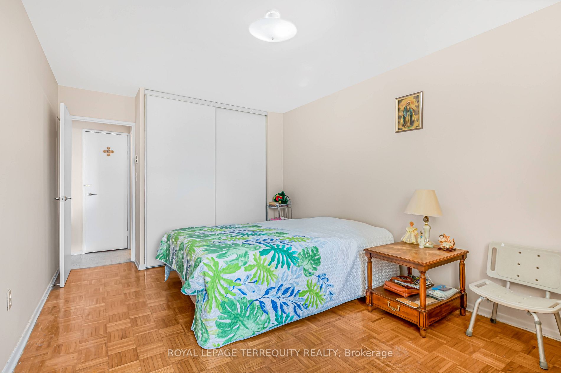 5 Massey Square, #2807