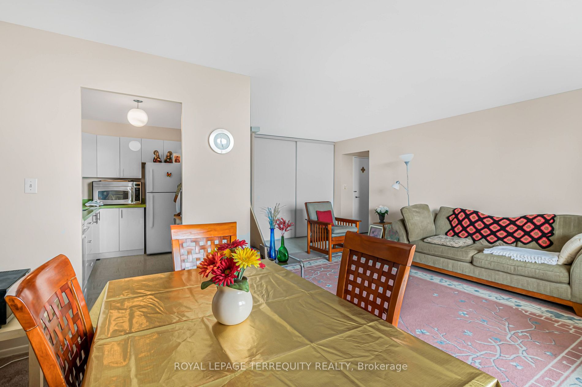 5 Massey Square, #2807