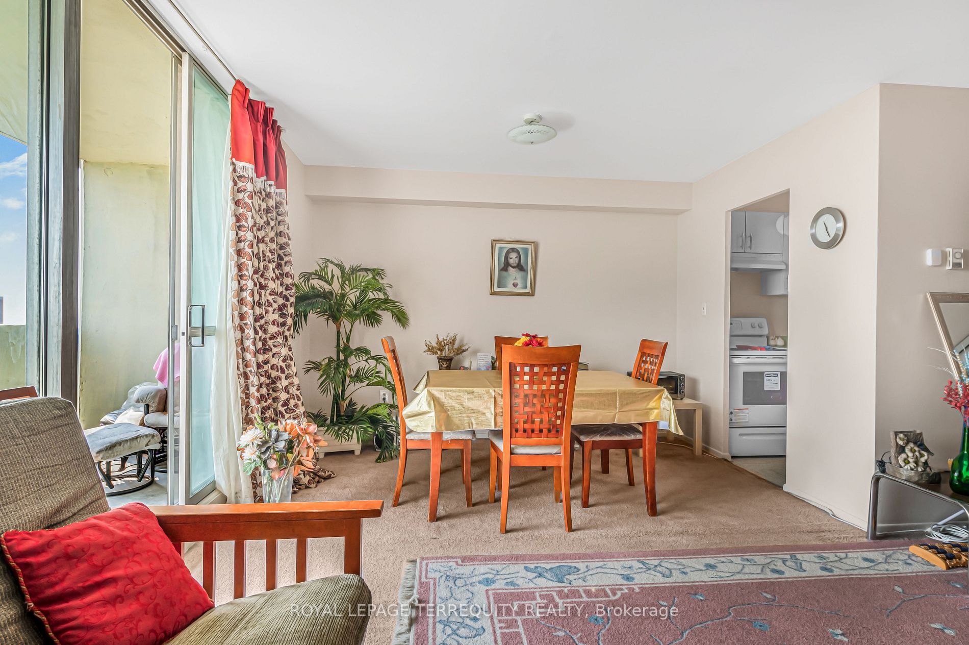 5 Massey Square, #2807