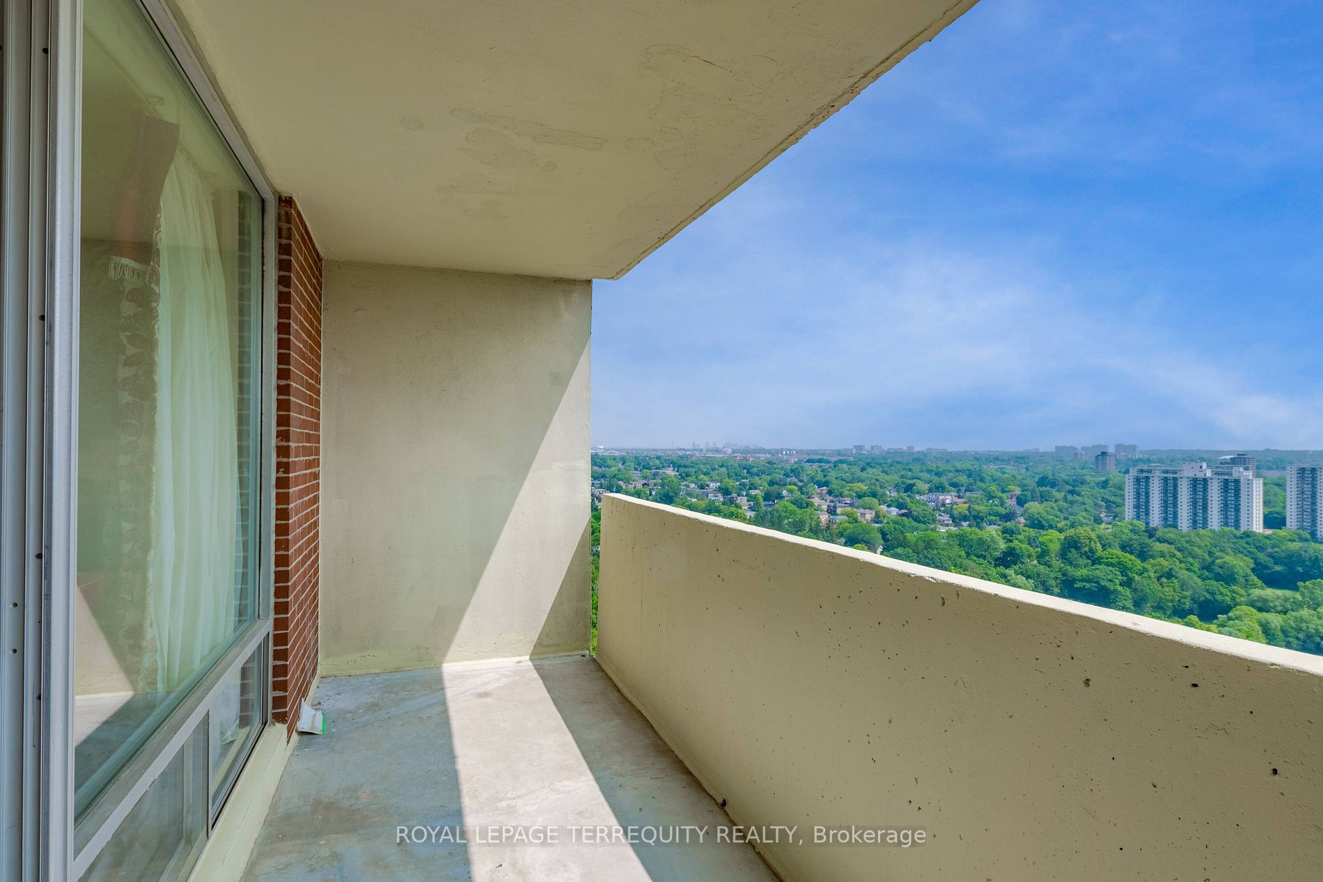 5 Massey Square, #2807