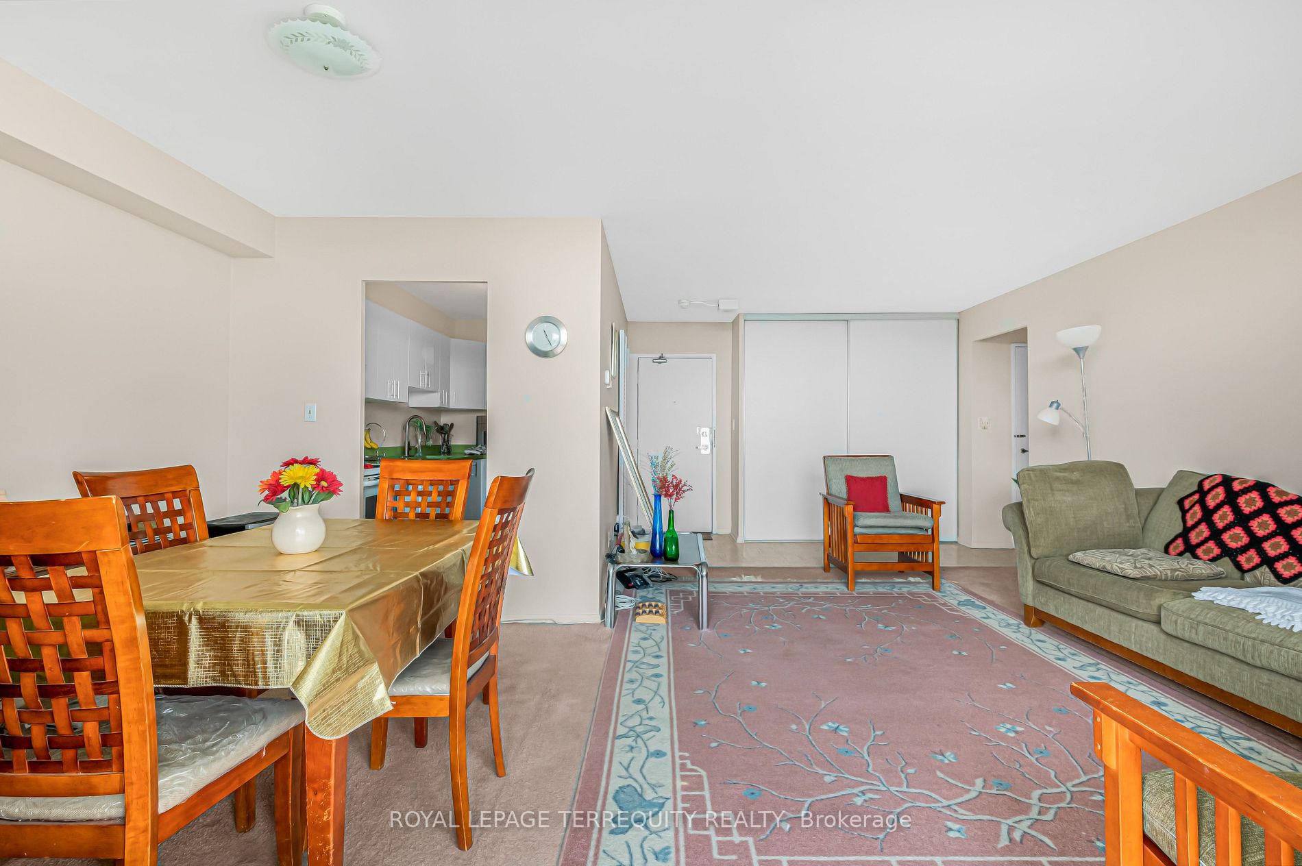 5 Massey Square, #2807