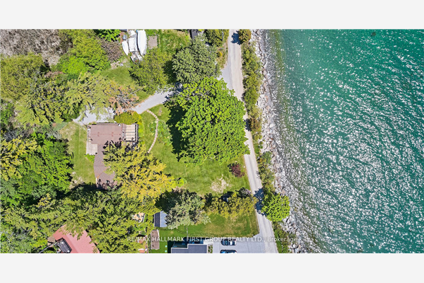 448 Crystal Beach Blvd, Whitby