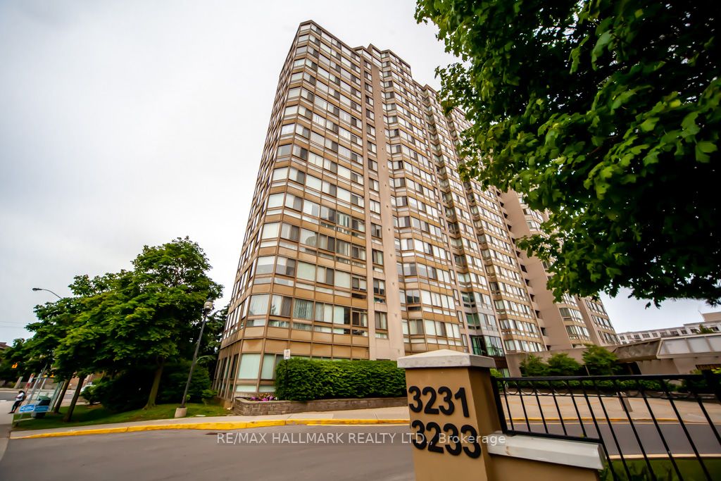 3233 Eglinton Ave E, #907