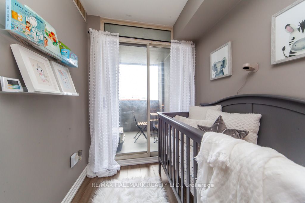 3233 Eglinton Ave E, #907