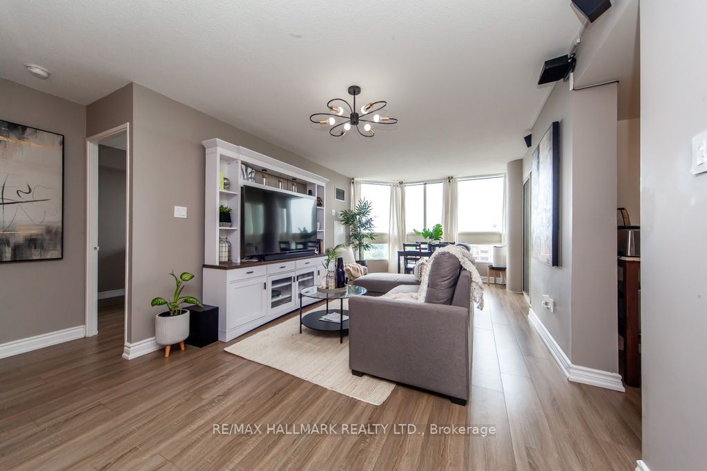 3233 Eglinton Ave E, #907