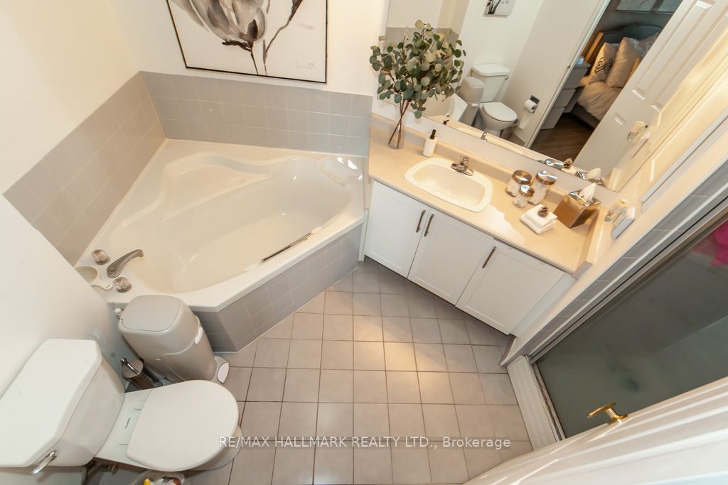 3233 Eglinton Ave E, #907