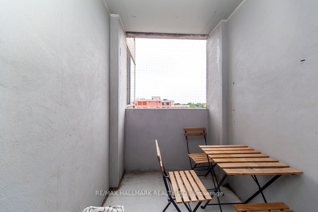 3233 Eglinton Ave E, #907