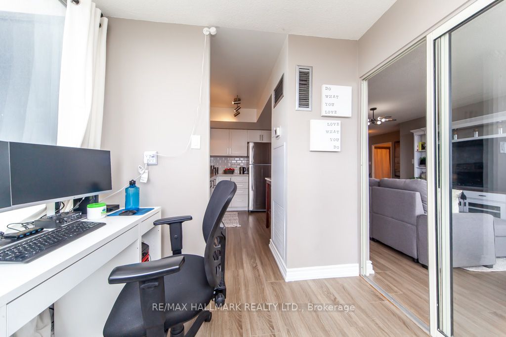 3233 Eglinton Ave E, #907