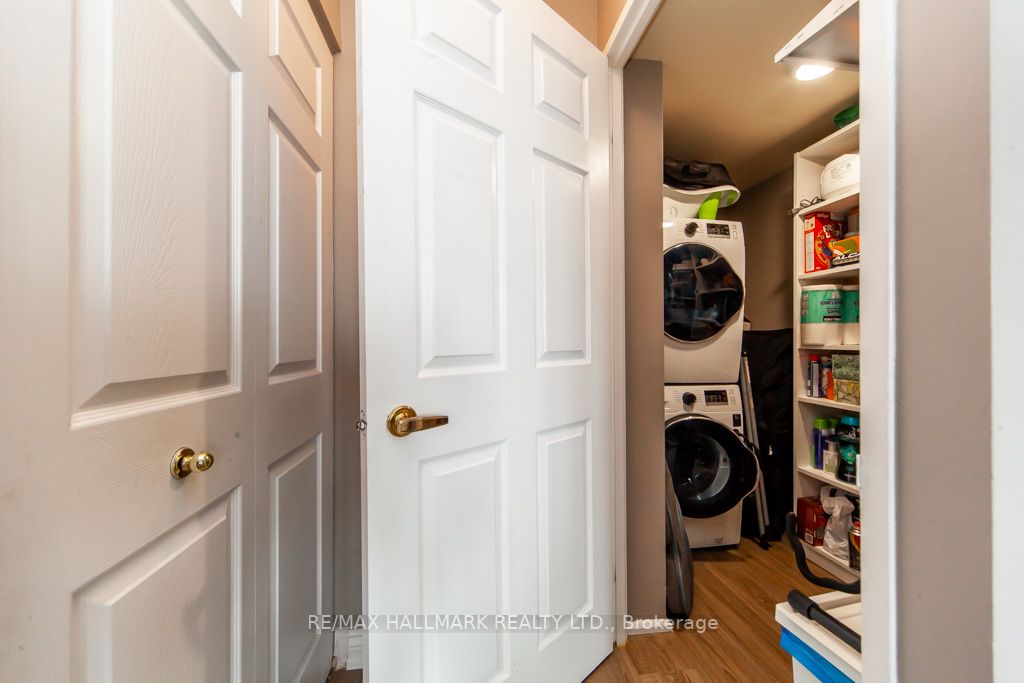 3233 Eglinton Ave E, #907