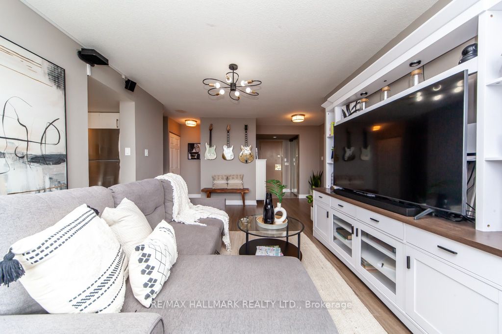 3233 Eglinton Ave E, #907